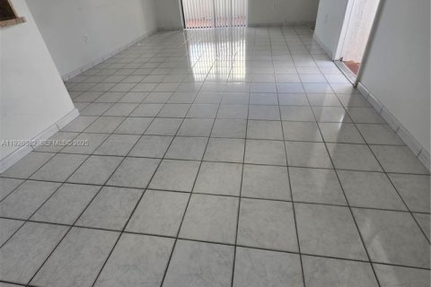 Copropriété à louer à Miami, Floride: 2 chambres, 88.26 m2 № 1985715 - photo 9