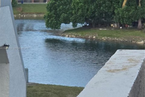 Copropriété à louer à Miami, Floride: 2 chambres, 88.26 m2 № 1985715 - photo 5