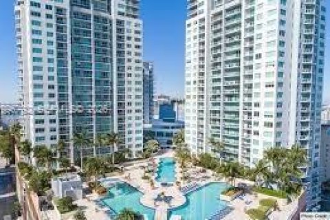 Copropriété à louer à Miami, Floride: 2 chambres, 98.29 m2 № 2065585 - photo 2