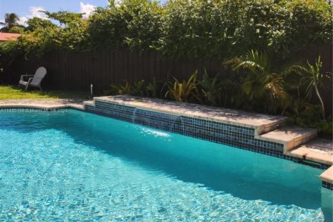 House in Miami, Florida 3 bedrooms, 131.36 sq.m. № 1984772 - photo 14