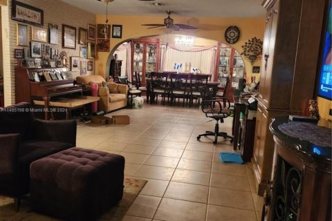 House in Miami, Florida 3 bedrooms, 131.36 sq.m. № 1984772 - photo 3