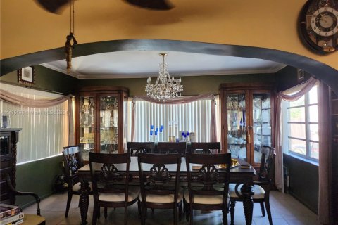 House in Miami, Florida 3 bedrooms, 131.36 sq.m. № 1984772 - photo 6