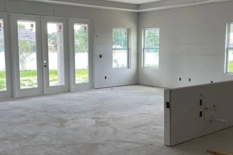Adosado en venta en Deltona, Florida, 4 dormitorios, 256 m2 № 102909 - foto 1