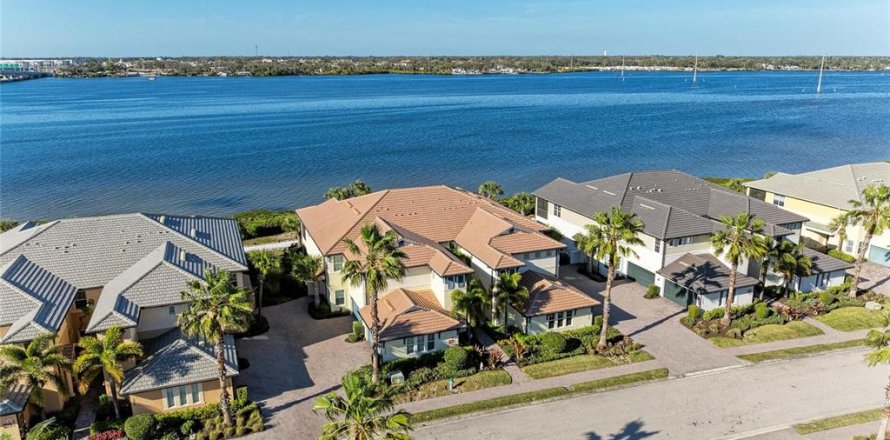 Condo in Bradenton, Florida, 3 bedrooms  № 2108959