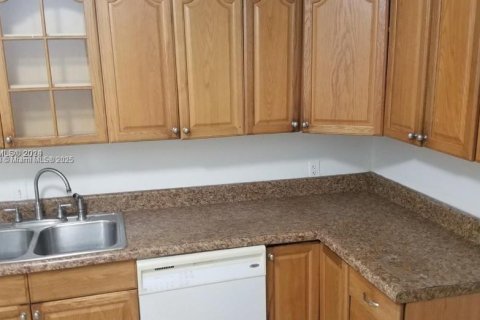 Condo in Lauderdale Lakes, Florida, 2 bedrooms  № 1980510 - photo 8