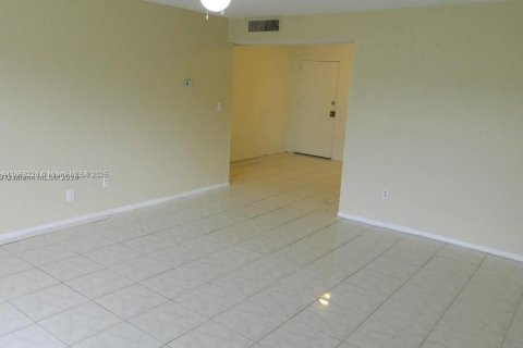 Condo in Lauderdale Lakes, Florida, 2 bedrooms  № 1980510 - photo 5