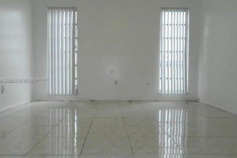 Condo in Lauderdale Lakes, Florida, 2 bedrooms  № 1980510 - photo 2