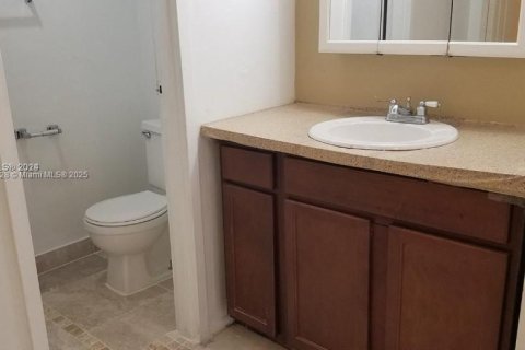 Condo in Lauderdale Lakes, Florida, 2 bedrooms  № 1980510 - photo 9