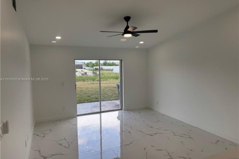 Propiedad comercial en venta en Lehigh Acres, Florida № 1955765 - foto 21