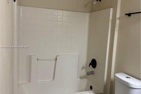 Propiedad comercial en venta en Lehigh Acres, Florida № 1955765 - foto 27