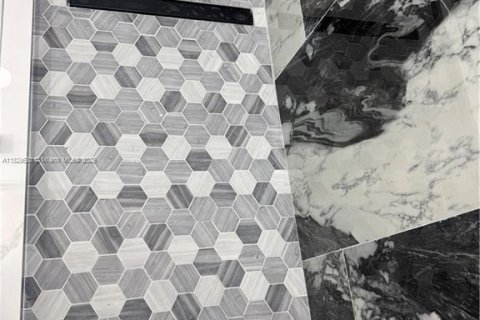 Propiedad comercial en venta en Lehigh Acres, Florida № 1955765 - foto 9