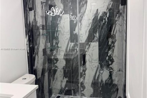 Propiedad comercial en venta en Lehigh Acres, Florida № 1955765 - foto 13