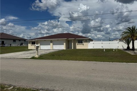 Propiedad comercial en venta en Lehigh Acres, Florida № 1955765 - foto 3