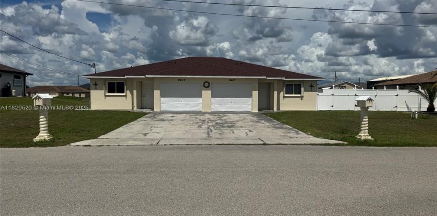 Propiedad comercial en Lehigh Acres, Florida № 1955765