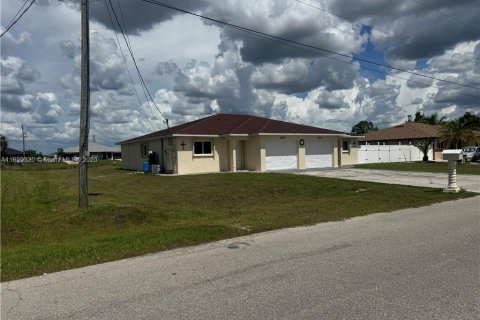 Propiedad comercial en venta en Lehigh Acres, Florida № 1955765 - foto 2