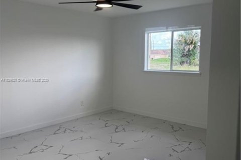 Propiedad comercial en venta en Lehigh Acres, Florida № 1955765 - foto 6