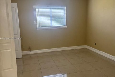 Propiedad comercial en venta en Lehigh Acres, Florida № 1955765 - foto 26