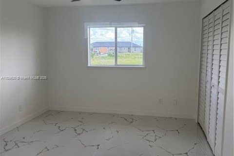 Propiedad comercial en venta en Lehigh Acres, Florida № 1955765 - foto 11