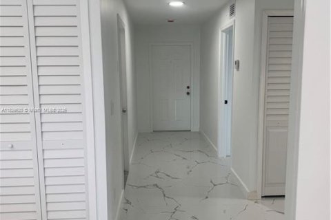 Propiedad comercial en venta en Lehigh Acres, Florida № 1955765 - foto 5