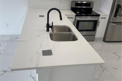 Propiedad comercial en venta en Lehigh Acres, Florida № 1955765 - foto 18