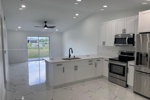 Propiedad comercial en venta en Lehigh Acres, Florida № 1955765 - foto 20