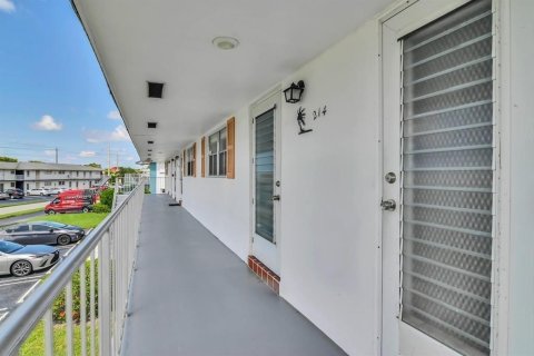 Condo in Boynton Beach, Florida, 2 bedrooms  № 2263190 - photo 5