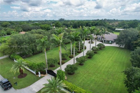 House in Southwest Ranches, Florida 5 bedrooms, 388.05 sq.m. № 1468520 - photo 7