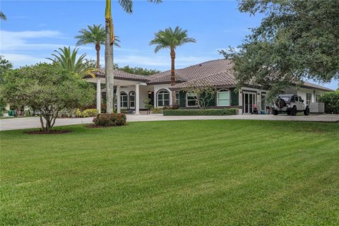 House in Southwest Ranches, Florida 5 bedrooms, 388.05 sq.m. № 1468520 - photo 11