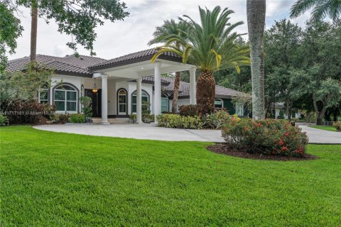 House in Southwest Ranches, Florida 5 bedrooms, 388.05 sq.m. № 1468520 - photo 12