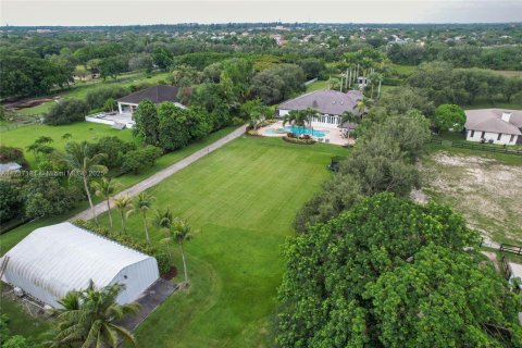 House in Southwest Ranches, Florida 5 bedrooms, 388.05 sq.m. № 1468520 - photo 8