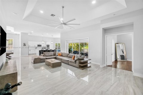 Casa en venta en Coral Springs, Florida, 4 dormitorios, 333.7 m2 № 1925078 - foto 3