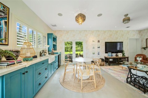 House in Miami, Florida 5 bedrooms, 402.08 sq.m. № 1940048 - photo 27
