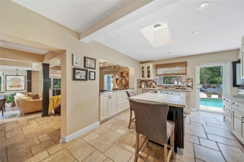 House in Miami, Florida 5 bedrooms, 402.08 sq.m. № 1940048 - photo 14