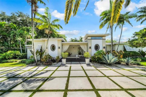 House in Miami, Florida 5 bedrooms, 402.08 sq.m. № 1940048 - photo 4