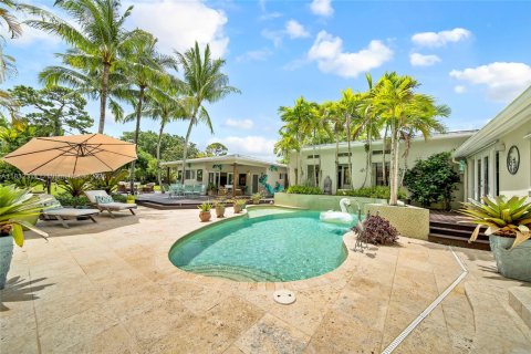 House in Miami, Florida 5 bedrooms, 402.08 sq.m. № 1940048 - photo 2