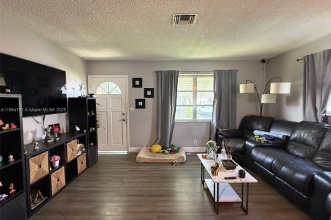 Casa en venta en Tamarac, Florida, 2 dormitorios, 95.13 m2 № 1892875 - foto 9