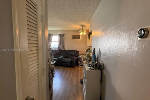 Casa en venta en Tamarac, Florida, 2 dormitorios, 95.13 m2 № 1892875 - foto 18