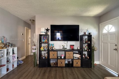 Casa en venta en Tamarac, Florida, 2 dormitorios, 95.13 m2 № 1892875 - foto 10