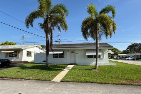 Casa en venta en Tamarac, Florida, 2 dormitorios, 95.13 m2 № 1892875 - foto 2