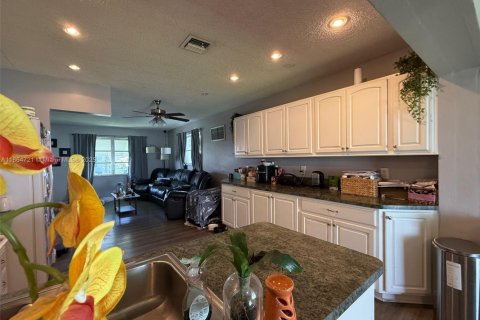 Casa en venta en Tamarac, Florida, 2 dormitorios, 95.13 m2 № 1892875 - foto 16