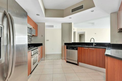 Condo in Daytona Beach, Florida, 2 bedrooms  № 1655863 - photo 10