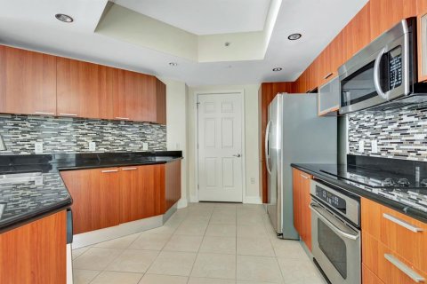 Condo in Daytona Beach, Florida, 2 bedrooms  № 1655863 - photo 11