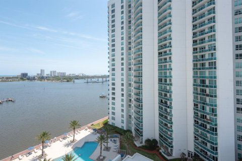 Condo in Daytona Beach, Florida, 2 bedrooms  № 1655863 - photo 24