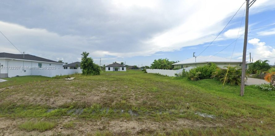 Terreno en Cape Coral, Florida № 1985023