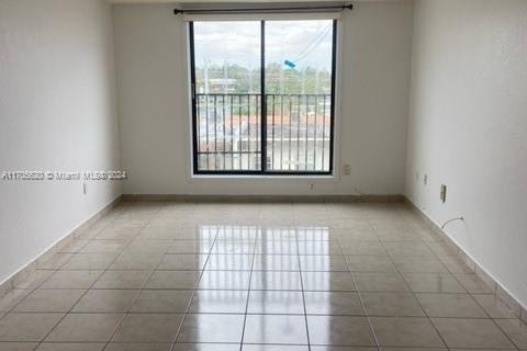 Condo in Hialeah, Florida, 1 bedroom  № 1859907 - photo 4