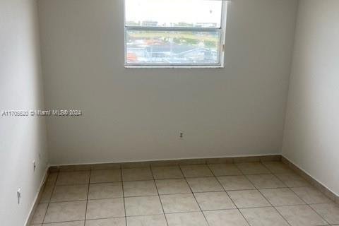Condo in Hialeah, Florida, 1 bedroom  № 1859907 - photo 3