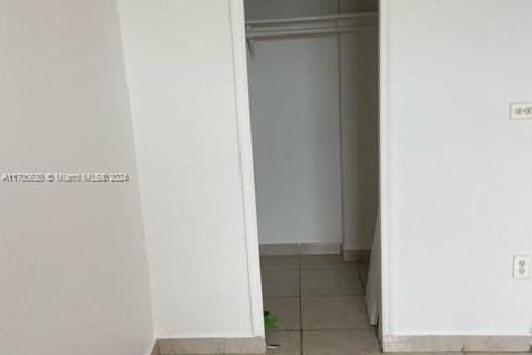 Condo in Hialeah, Florida, 1 bedroom  № 1859907 - photo 2