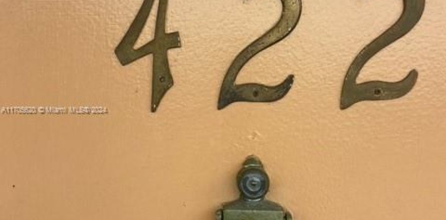 Condo in Hialeah, Florida, 1 bedroom № 1859907