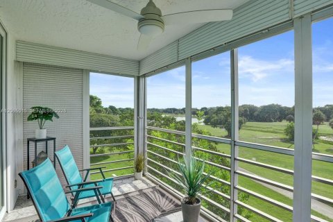 Condo in Pompano Beach, Florida, 3 bedrooms № 2278518 - photo 24