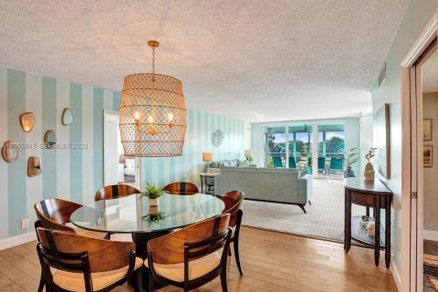 Condo in Pompano Beach, Florida, 3 bedrooms № 2278518 - photo 10
